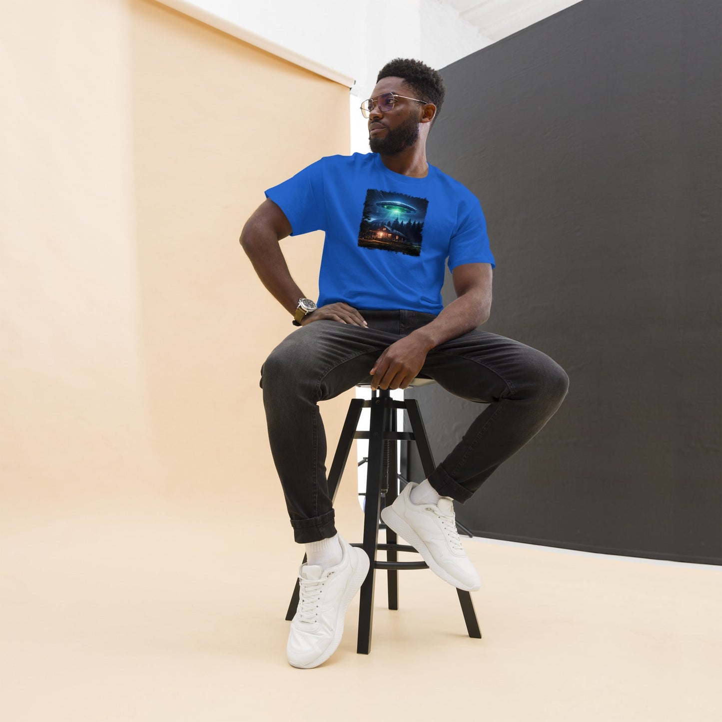 UFO Over Cabin Men's (Unisex) Classic Tee - Men's Shirts - Discovery Co.