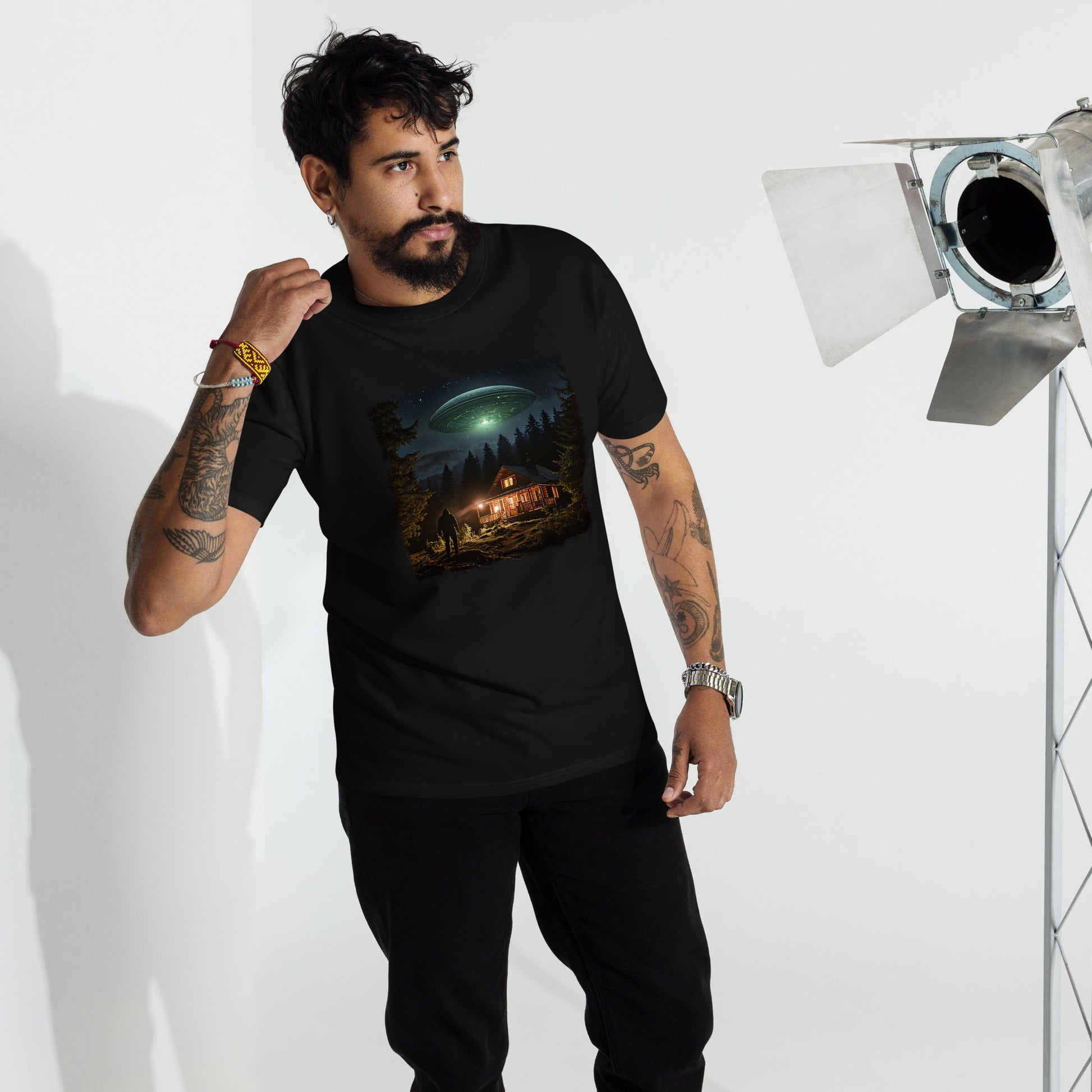 UFO and Bigfoot Men’s Premium Heavyweight Tee - Discovery Co.